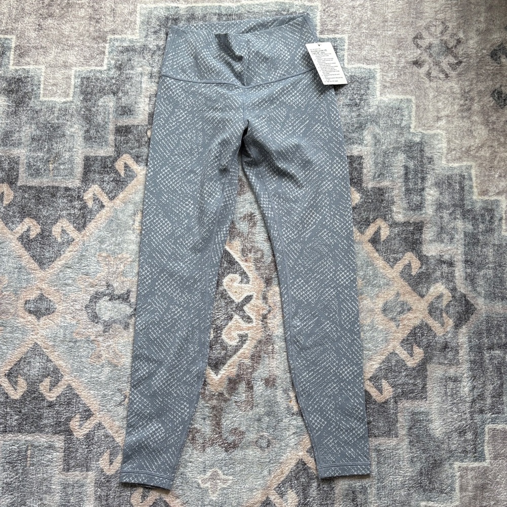 Size 8 Wunder Under Leggings from Lululemon